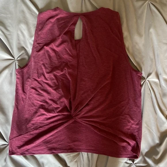 Gap workout tank in purple/raspberry with open back and twist in back - Picture 3 of 4
